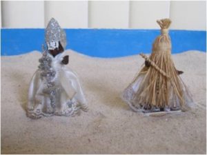 Figuras de Oxalufã (esquerda) e Obaluaiê (direita). Foto: acervo pessoal, MLY.